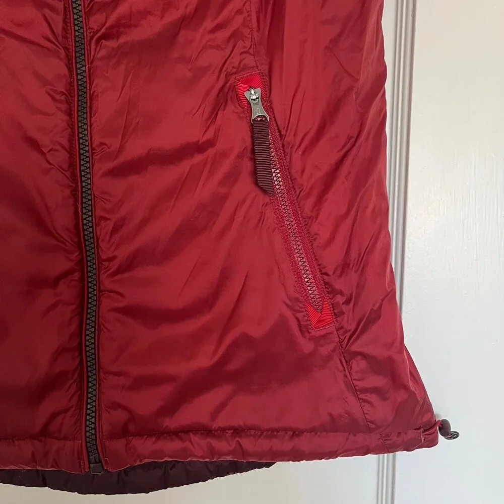 Lululemon Layer Up Reversible Insulated Vest in Bordeaux and Red | Size 4 - Picture 10 of 16